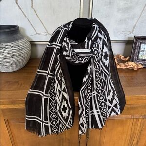 Geometric Black and White Scarf